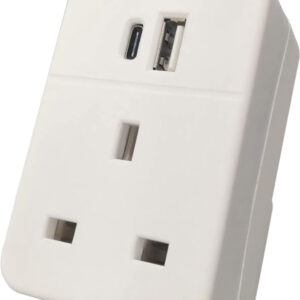 Adaptor Plug with USB and USB C Outputs