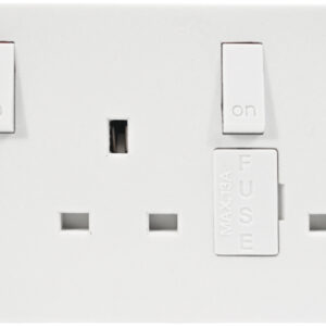 Triple Switched Socket with Back Box