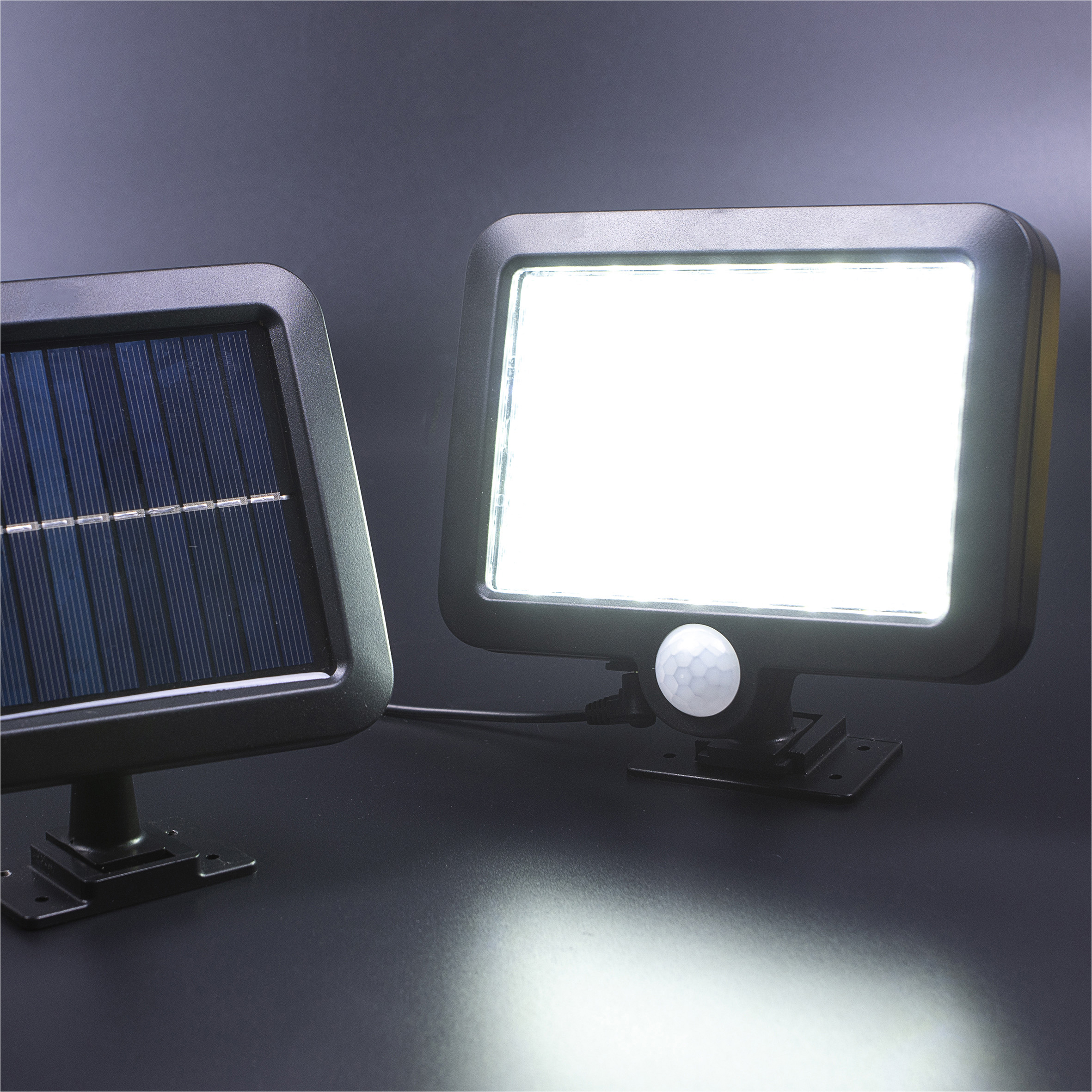 St Helens Home and Garden Solar Powered Motion Sensor Wall Security Light